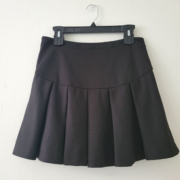 BCBGeneration Dresses & Skirts - BCBGeneration Black Pleated Mini Skirt 10 NWT